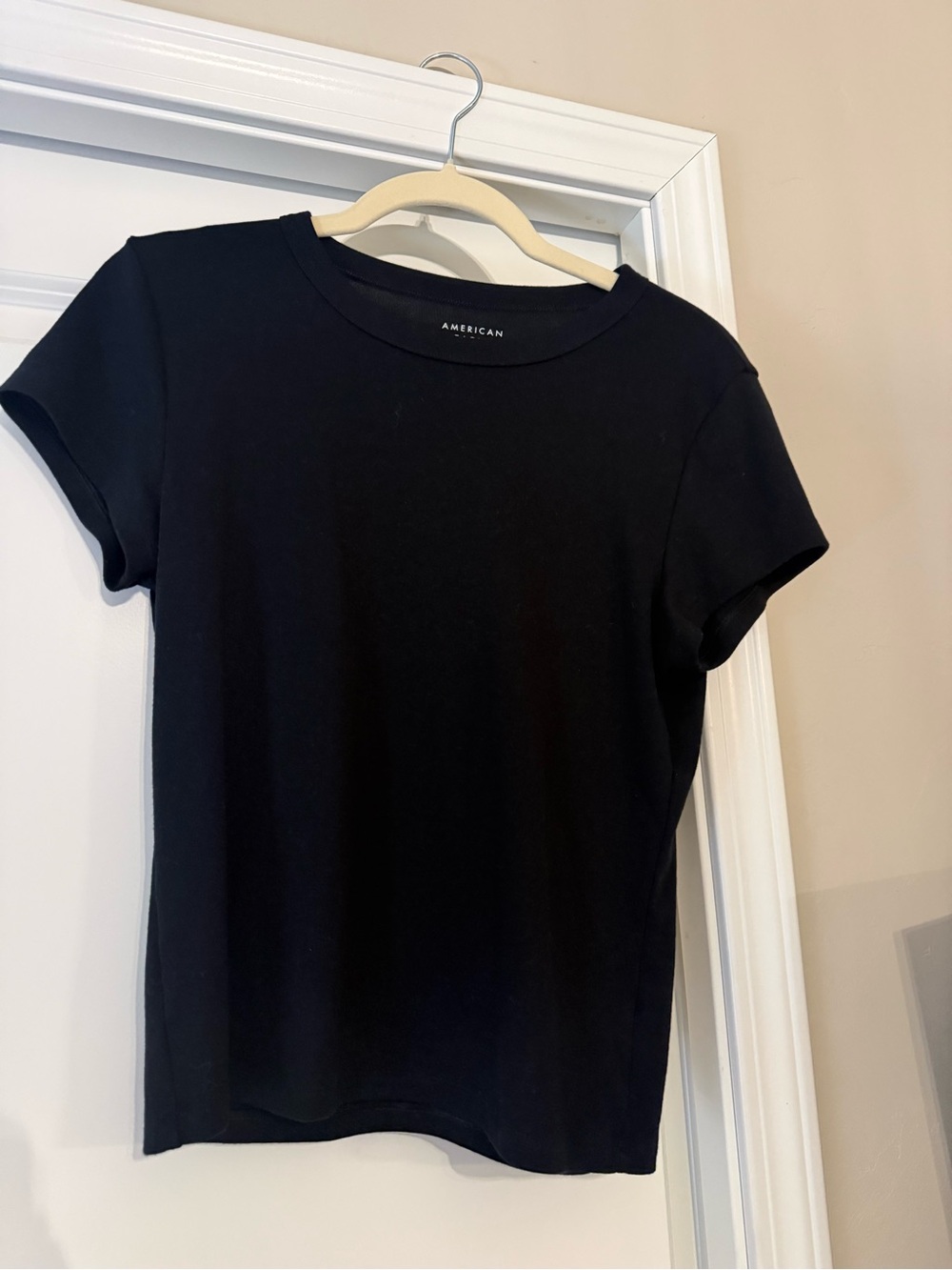 American Eagle Outfitters Black Short-Sleeve Crewneck Tee